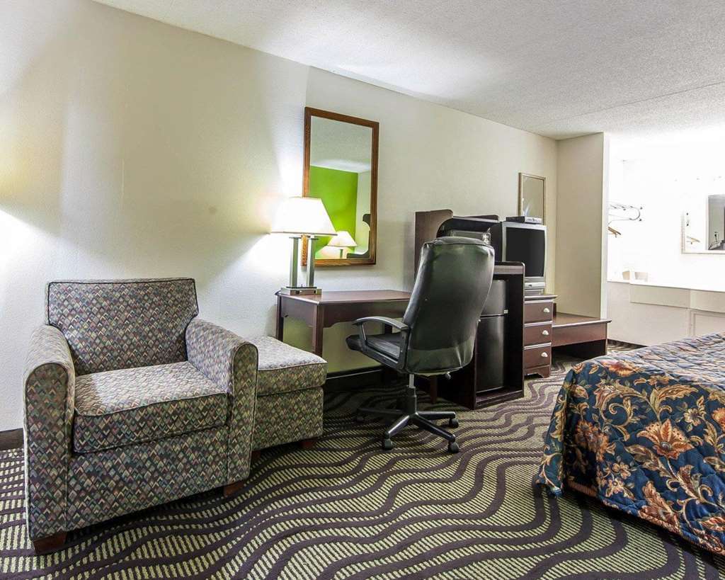 Days Inn By Wyndham Calhoun Ga I-75 And Us-41 Oda fotoğraf
