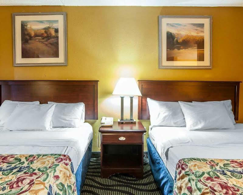 Days Inn By Wyndham Calhoun Ga I-75 And Us-41 Dış mekan fotoğraf